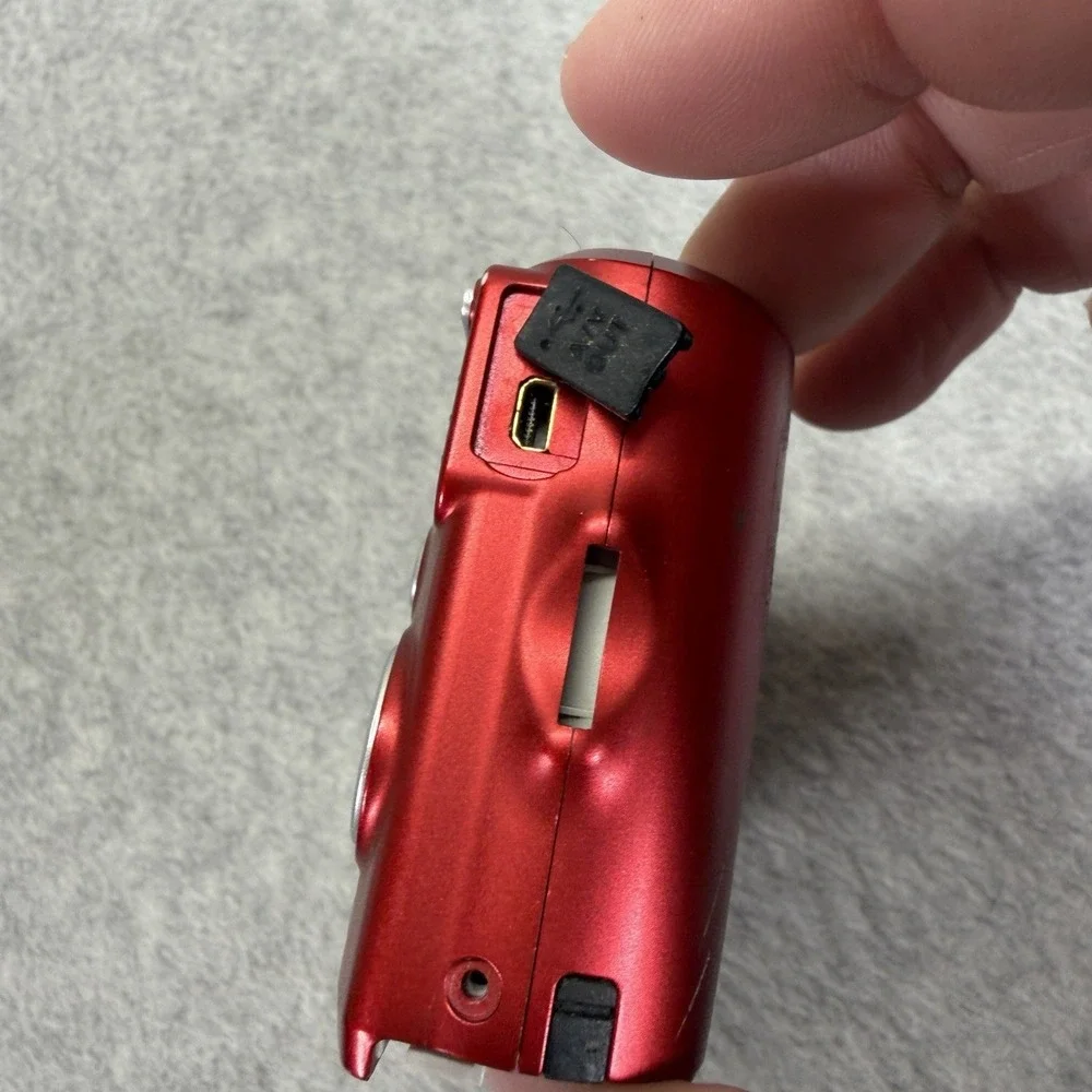 Nikon COOLPIX L18 8.0MP Digital Camera Red For Parts Missing Battery Door